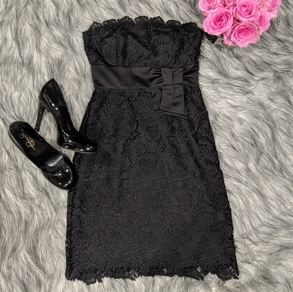 White House Black Market Dresses & Skirts - WHBM strapless dress with crochet overlay